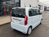 ホンダセンシング装着車となっております。衝突軽減ブレーキ、誤発進抑制機能、歩行者事故低減ステアリング、路外逸脱抑制機能、アダプティブクルーズコントロール、車線維持支援システム他、安全運転を幅広く支援。