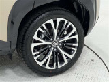 タイヤサイズは215/50R18!純正アルミホイール!残り溝は5ミリ程度です!