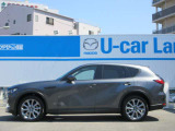 純正アルミで全体的にデザインがまとまっています。車も人も、オシャレはまずは足元からですね。