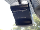 ドライブレコーダー装備です!もしもの時やあおり運転など、映像記録は証拠になるのであると安心ですね!
