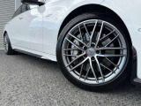 メルセデス・ベンツの定める厳しい基準をクリアしたお車のみをご案内させて頂きます。納車前整備はメーカー規定に基づき最大100項目にも及ぶ点検を熟練のメカニックによって行いご納車させて頂きます。