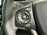 ステアリングにオーディオ操作スイッチが付いています。オーディオ画面に直接タッチしなくても操作が出来ますので、運転に集中できます。