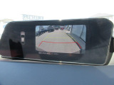 バックカメラも装備されていますので、駐車場での取り回しも安心です!バックカメラの映像はナビへと映し出されます。大きな画面で確認ができて安心です!