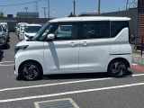 当店は照明・屋根付きスペースございますので雨天時も安心して現車確認が可能です。