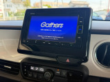 インテリアに馴染む純正ナビがついております。Honda自慢のインターナビは渋滞情報だけでなく天気情報、災害情報、安否情報など多彩な情報をご提供するHonda独自の「通信型ナビ」となっております。