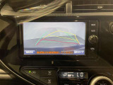 【バックモニター】駐車時に後方がリアルタイム映像で確認できます。大型商業施設や立体駐車場での駐車時や、夜間のバック時に大活躍?