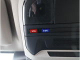 専用ボタンでコールセンターへ接続。状況に応じて緊急車両の要請やロードサービスの取次ぎを行います。重大事故の際は自動的にコールセンターにつながり、緊急車両やドクターヘリを要請します。(要申込)