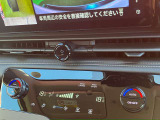 お好みの温度に合わせれば自動的に調節、オートエアコン装備。年中快適な車内。