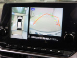 アラウンドビューモニター付きです。車両を上から見たような映像をディスプレイオーディオ画面に表示。運転席からの目視だけでは見にくい、車両周辺の状況をリアルタイムでしっかり確認できます。