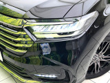 【LEDヘッドライト】悪天候や夜間走行時も良好な視界を確保し安心して運転できる高輝度LEDヘッドライトを装備!点灯速度が早く、消費電力も抑えられています。