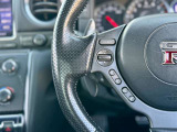 全車NHPCにて診断と、スタッフによる走行チェックを実施。ミッション・デフ・パワステ・ショックなど確認、フライホイールハウジングのガタもチェック。ご納車前には認証工場により点検整備を実施します。