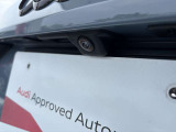 ●リアビューカメラ『入車経路を算出し、ガイドラインと補助線をディスプレイに表示します。同時にバンパーに内蔵のセンサーが障害物を感知し音で注意を促します。後方の死角も安心していただけます。』