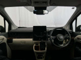見通しのよいすっきりとした視界で、誰でも運転しやすいです。運転のしやすさは疲れにくさにも繋がりますよ♪