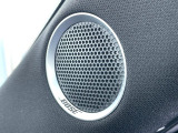 【BOSEサウンドシステム】メーカーオプションの高品位サウンドシステムを搭載。専用のチューニングが施された大小様々なスピーカーから良質なサウンドが奏でられ、臨場感あふれる音響空間を演出します。