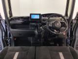 【前方視界】開放的な前方視界!運転がしやすく疲れにくいです♪窓が大きく、見通しがとっても良いおクルマですよ♪