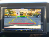 バック駐車が苦手な方や、初めてのお車で不安な方も安心。後方の映像をナビ画面に表示するため、周囲を確認しながらスムーズに駐車できます。