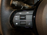 【ステアリングリモコン】ステアリングにオーディオ調節可能なスイッチが装備されていますので運転中でも視線をそらさずにオーディオの調節が可能です!
