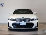 【キドニーグリル】BMWは約90年もの間、ほぼ全ての車両にひと目でBMWだと分かるこの特徴的なフロントグリルが備えられ、デザイン・アイコンとして親しまれてきました。