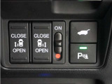 ◆両側電動スライドドア◆狭い駐車場でも乗り降りが楽々♪お子様が隣の車にドアを当ててしまう心配もございません!小さなお子様連れの方もこれで安心。