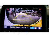 バックカメラの画像です。ガイドラインがスムースな車庫入れをサポートいたします。車庫入れの安心感がアップしますね。
