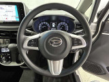 ステアリングから手を離さず、運転に集中したままオーディオ等の操作ができます。
