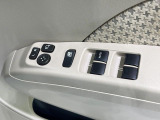 【電動格納ミラー】サイドミラーは電動格納式となっており、狭い駐車場でもキズがつくリスクを抑えられます。
