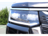 LEDヘッドライトで夜間の視認性も高く、シャープな輝きで安全とスタイルの調和を生み出します。