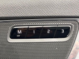 【メモリーシート】ドライバーごとに設定したシート位置を記憶して、ボタン一つで切り替えできる便利な機能!運転する方が複数名いらっしゃるご家庭におすすめです。