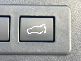 【パワーバックドア】スマートキーや運転席のボタンを押すだけでリアゲートが自動で開閉します!荷物を持っている時や、高い位置にあるバックドアを閉める際に便利な機能です♪