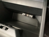 ETCはグローブボックス内に取り付けられています。