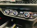 フルオートエアコンが装備されています!お好みの温度設定をするだけでエアコンの風量やモードの切り替えを自動でコントロールしてくれます!ユーザーの操作が少なく燃費走行にもつながります!