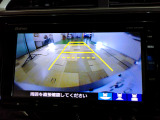 バックカメラの画像です。ガイドラインがスムースな車庫入れをサポートいたします。車庫入れの安心感がアップしますね。