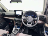 運転席まわりです。 各操作スイッチは使いやすい位置に配置されてます。