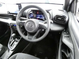 【運転席まわり】・・・ハンドルやシートなども隅々までクリーニング済み。キレイな車内でドライブがより一層快適にお楽しみいただけると思います。