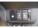 【パワースライドドアスイッチ】運転席から、後部座席の開け閉めが可能なボタンです!ワンプッシュで作動するので、手が塞がっている人などサポートに便利ですね♪