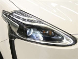 LEDヘッドライトです。デザイン性がよくとても明るいので、夜間の走行や悪天候でも安心です。しかも長寿命!