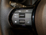 【ステアリングリモコン】ステアリングにオーディオ調節可能なスイッチが装備されていますので運転中でも視線をそらさずにオーディオの調節が可能です!