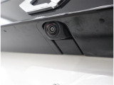 バックカメラが付いているので後方確認が非常にしやすいです。今や運転初心者も熟練者も必須装備!ついていて損はないですね♪