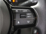 ◆アダプティブクルーズコントロール◆予め設定した車速内でクルマが自動的に加減速。前走車との適切な車間距離を維持しながら追従走行します。【LKAS】車線維持支援システムでステアリング操作を支援。