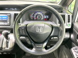 【純正革巻きステアリング】上質な革を使用することで、手にしっかり馴染みとても運転しやすいハンドルです♪