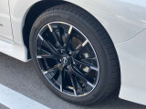デザインとカラーがボディとマッチしたNISMO専用アルミホイールです。