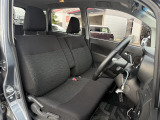 運転席シート廻りは使用感も少なく、良好な状態となっています。前オーナー様が丁寧に使っていたことがよくわかりますね。
