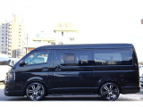 【H30年式/ハイエースワイドバン/ガソリン2.7L4WD/両側小窓付き】フローリング&times;ベッドキッド