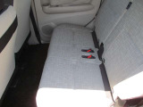 ドアの開口部が大きく開くので、チャイルドシートのお子様の乗降や荷物の積載もスムースです。