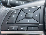 ハンドルから手を離さずにオーディオの操作ができるステアリングスイッチ付