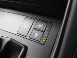 本革シートには、背もたれと座面から爽やかな風が吹き出るシートベンチレーション機能を搭載。夏の暑い日にもシートと密着している背中や足腰の蒸れを防ぎ、快適なドライブを楽しむことができます。