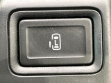 【パワースライドドア】スマートキーや運転席のスイッチでスライドドアの開閉が可能♪電動だから力を入れてドアを開ける必要が無く、小さいお子様でも、重い荷物を持っている時もラクに開け閉めできます♪