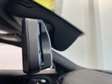 【ルームミラー一体型ETC】BMWといえばルームミラー一体型のETC。ドライバーから差し込めるかたちになっておりますので、差し忘れの際も慌てずにご利用いただけます。