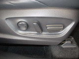 パワーシート搭載。微妙な調整が手軽にでき、ピッタリのポジションで運転することが可能です。