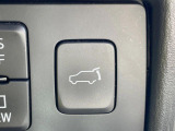 【パワーバックドア】スマートキーや運転席のボタンを押すだけでリアゲートが自動で開閉します!荷物を持っている時や、高い位置にあるバックドアを閉める際に便利な機能です♪